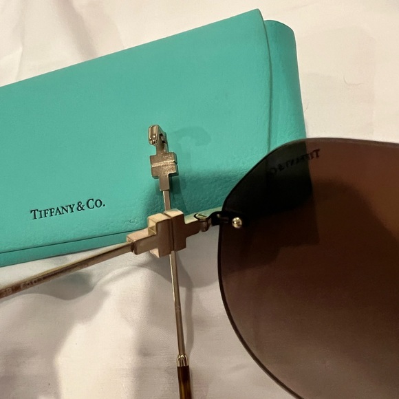 Tiffany & Co. Black Aviator Sunglasses with broken arm - Picture 3 of 5
